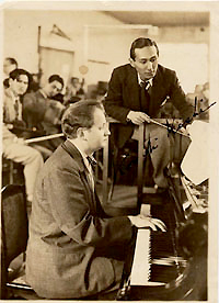 ウィルヘルム・ケンプと貴志康一(1936年 荏原の旧新交響楽団練習所にて)
