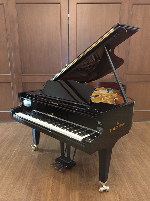 ベヒシュタイン B-212