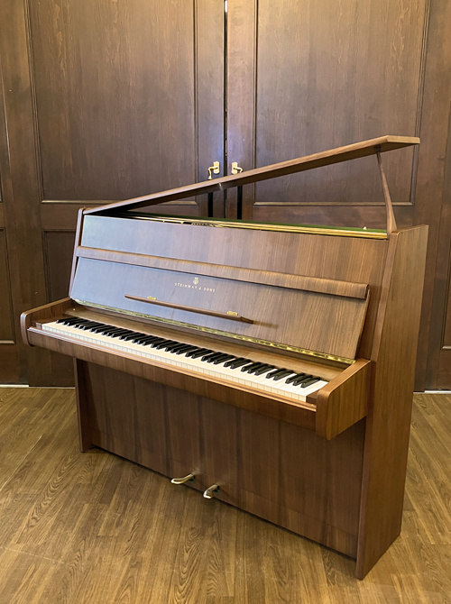 スタインウェイ Z-114